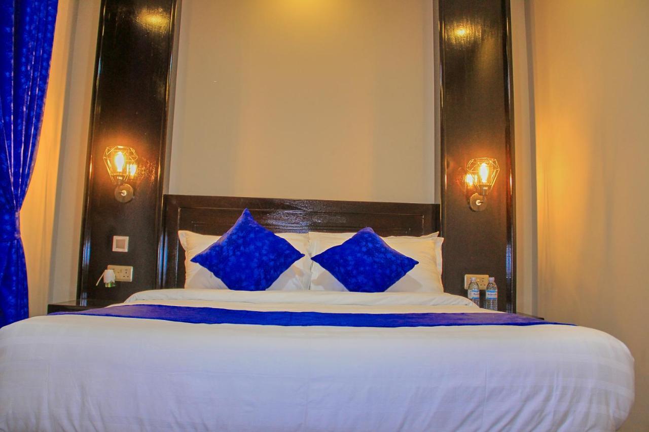 Golden Castle Hotel Hoima 外观 照片